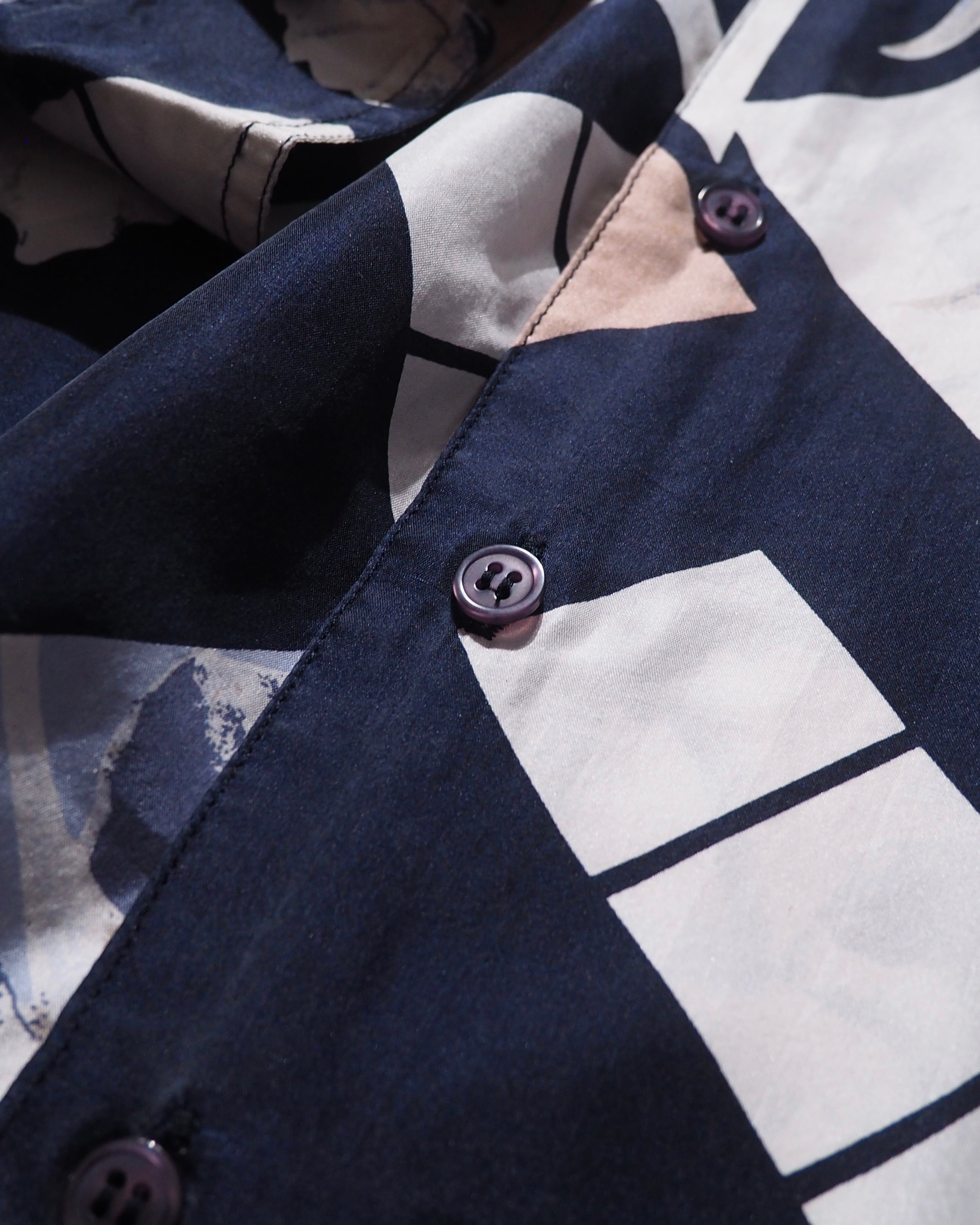 1990s ” 白華 ” Bautiful Flower Full pattern vintage Drape silk shirt