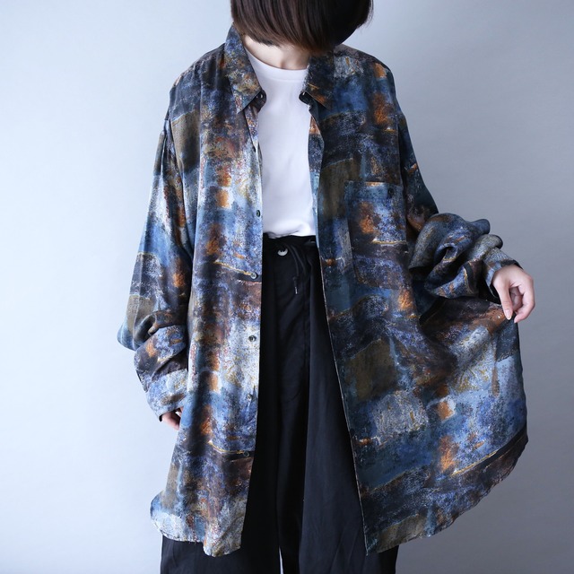 "GOOUCH" beautiful coloring art pattern over silhouette  shirt