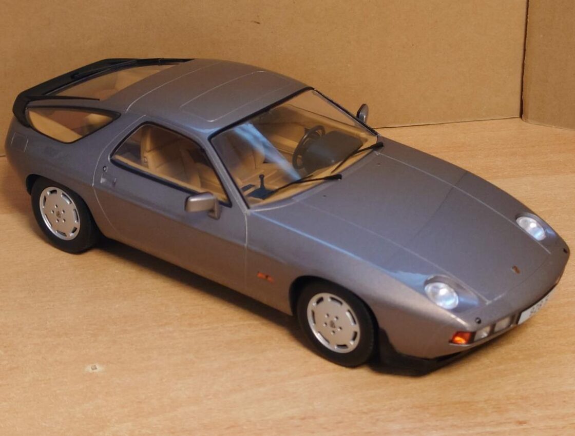 1/18 ポルシェ928S 1979 Porsche 928S COUPE MGC製ダイキャスト製 