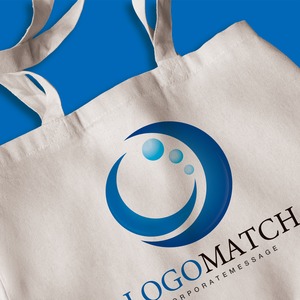 潤いと洗練のCのロゴ