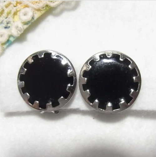 黒いラウンドイヤリング　クリップ式イヤリングのセール通販　10662E