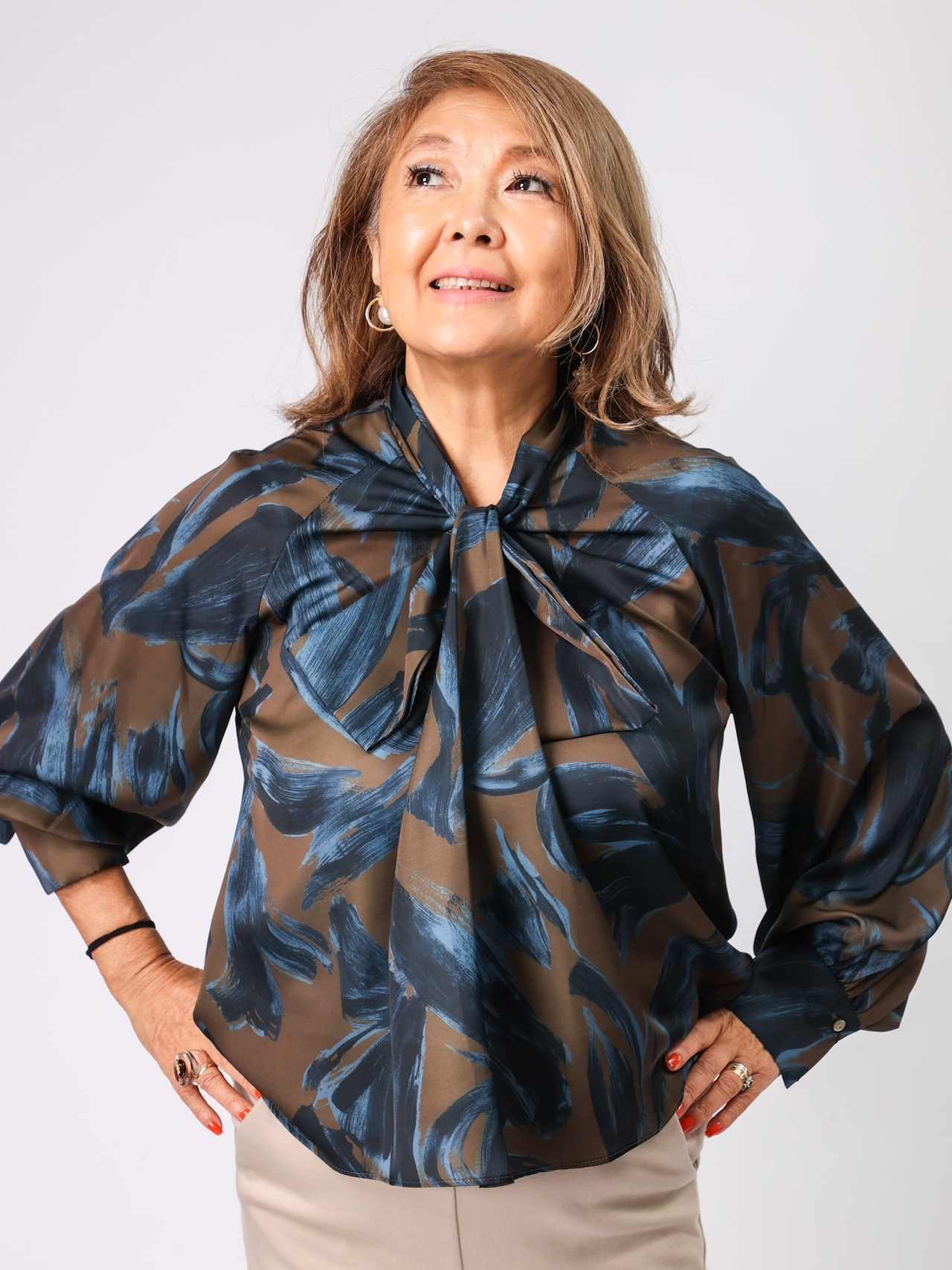 BRAHMIN(プリントボウタイブラウス)