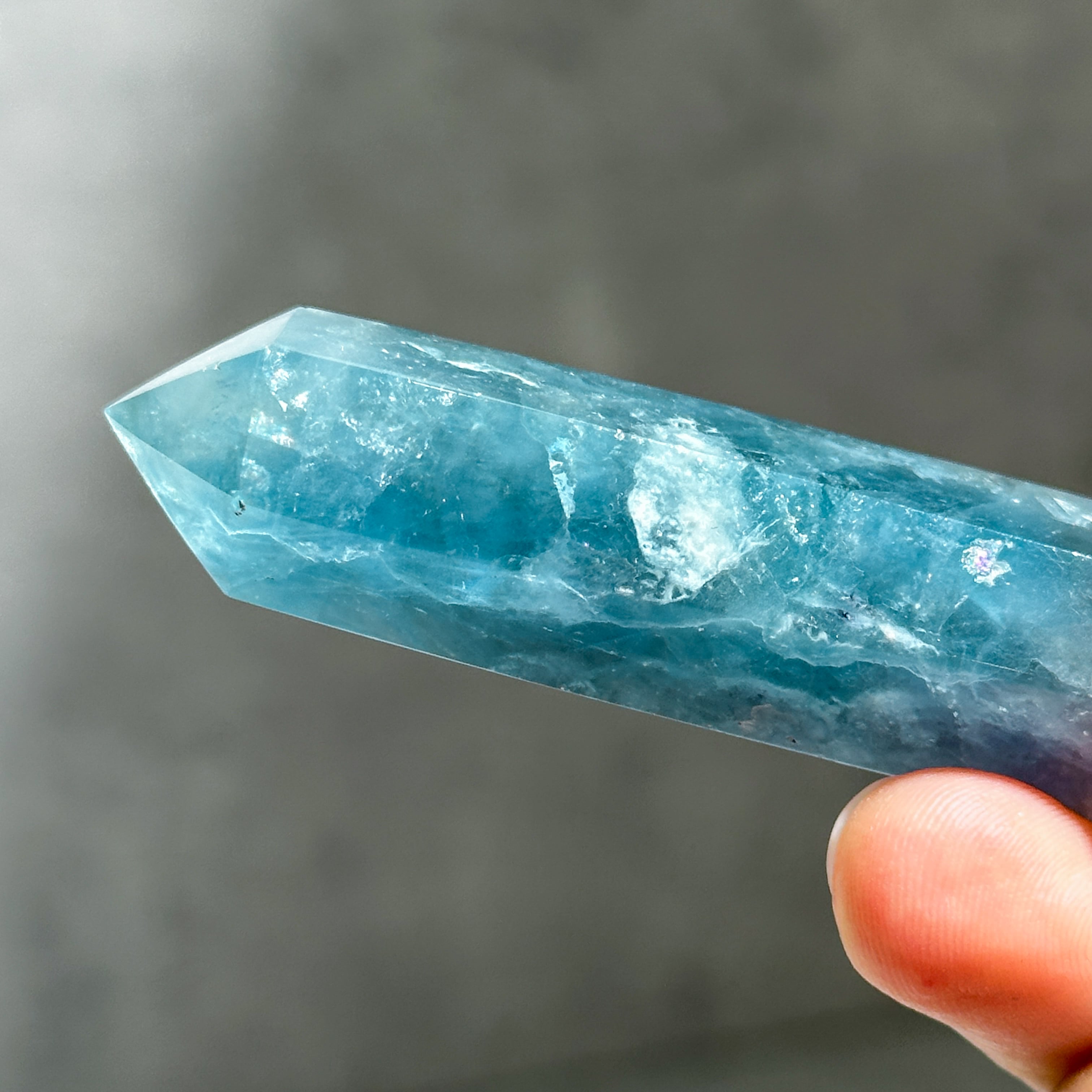 天然石 ブルーグリーンフローライトタワー ① ブルー、グリーンフローライト タワー型33◇ Rainbow Fluorite