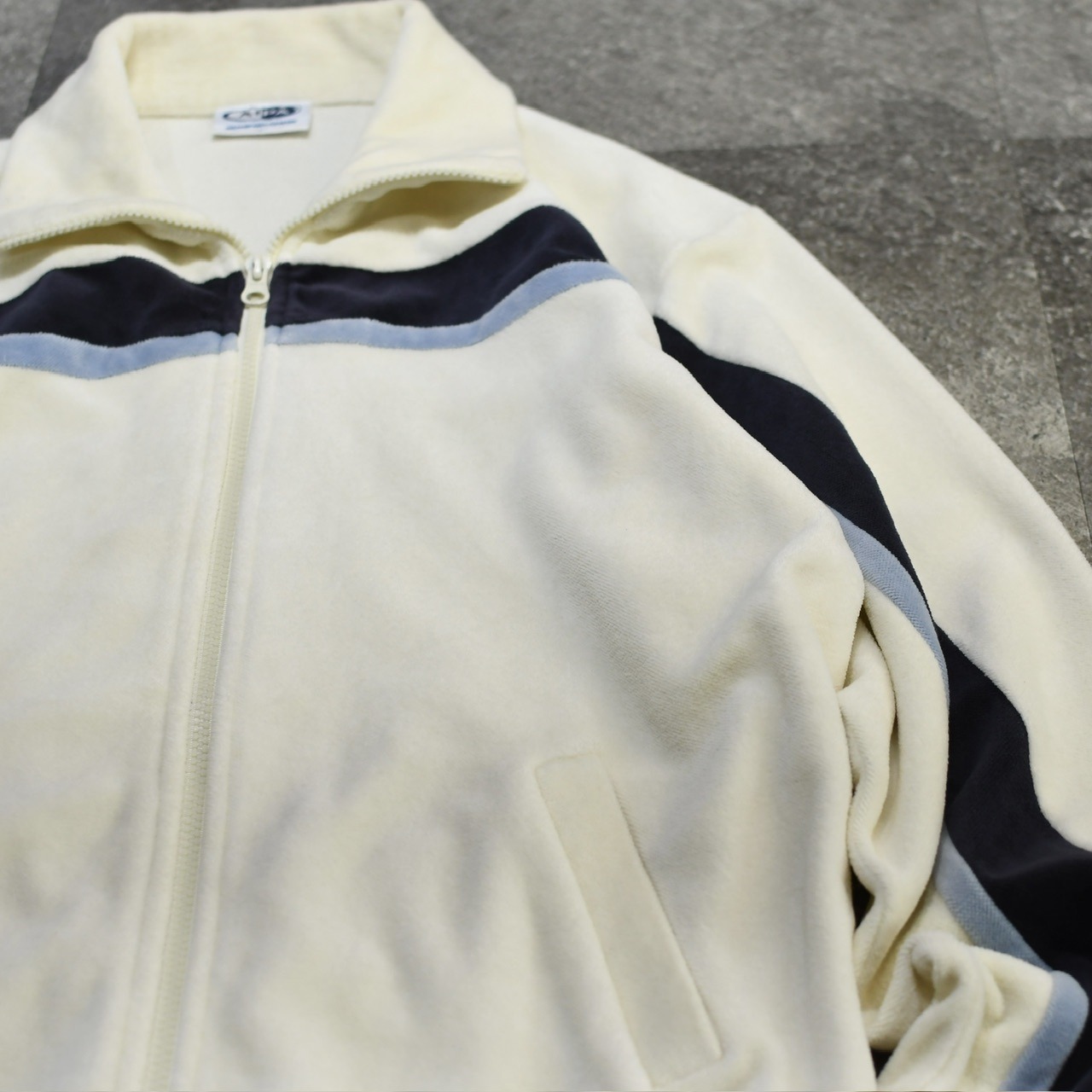 switching design velour track jacket
