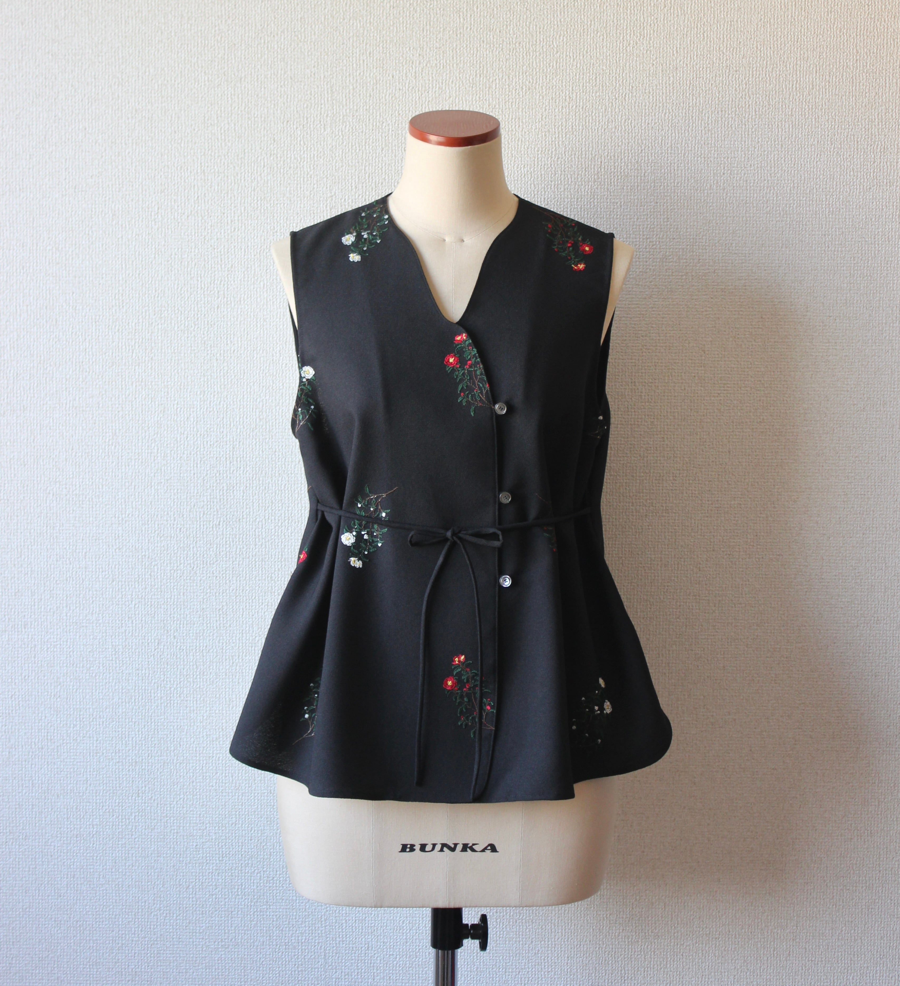 MAKUSA ribbon blouse 山茶花柄 MAKUSA ribbon blouse 山茶花柄｜Yahoo!フリマ（旧PayPayフリマ）