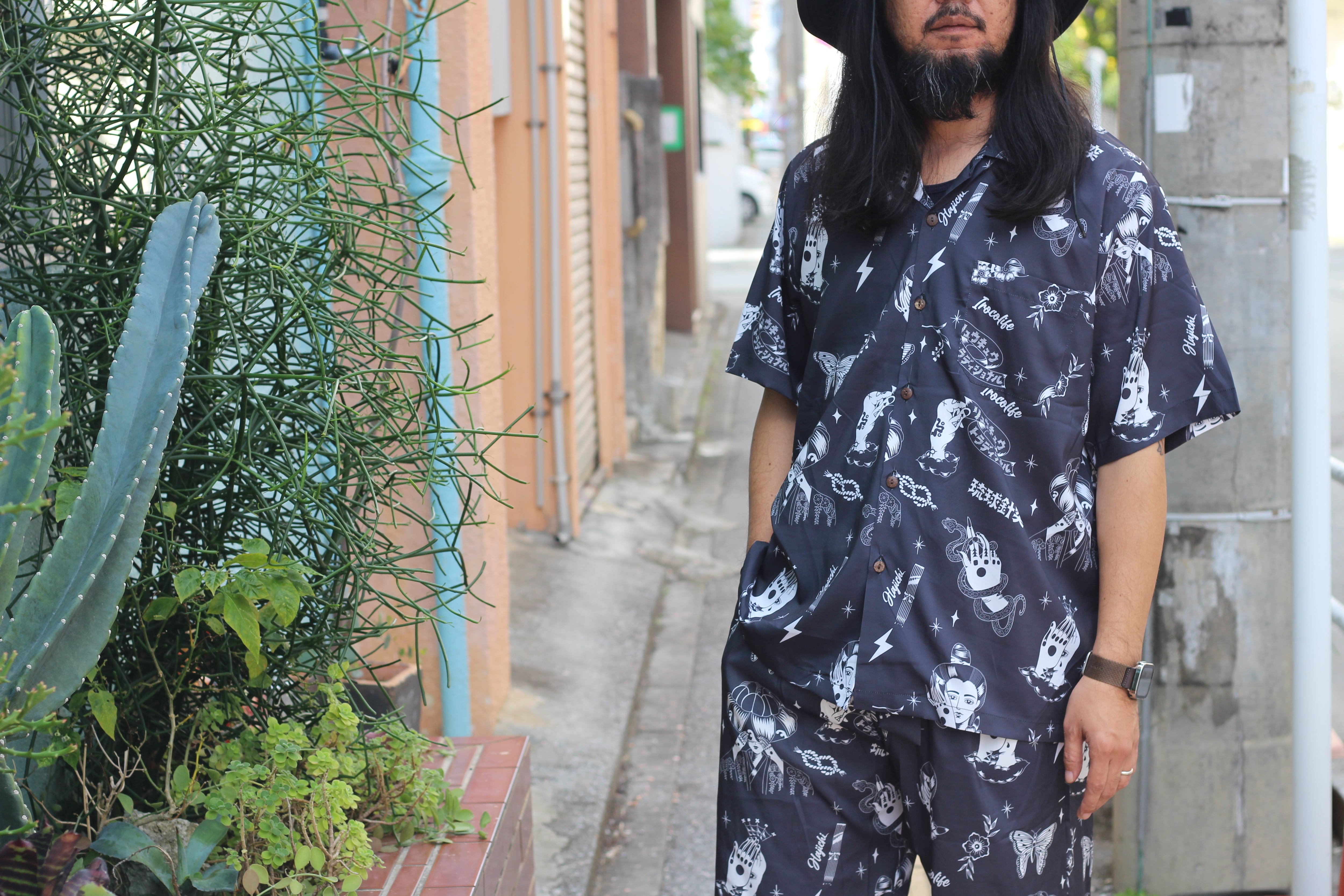 琉球針突（ハジチ）”モノクロ” アロハシャツ | 沖縄のセレクトショップ