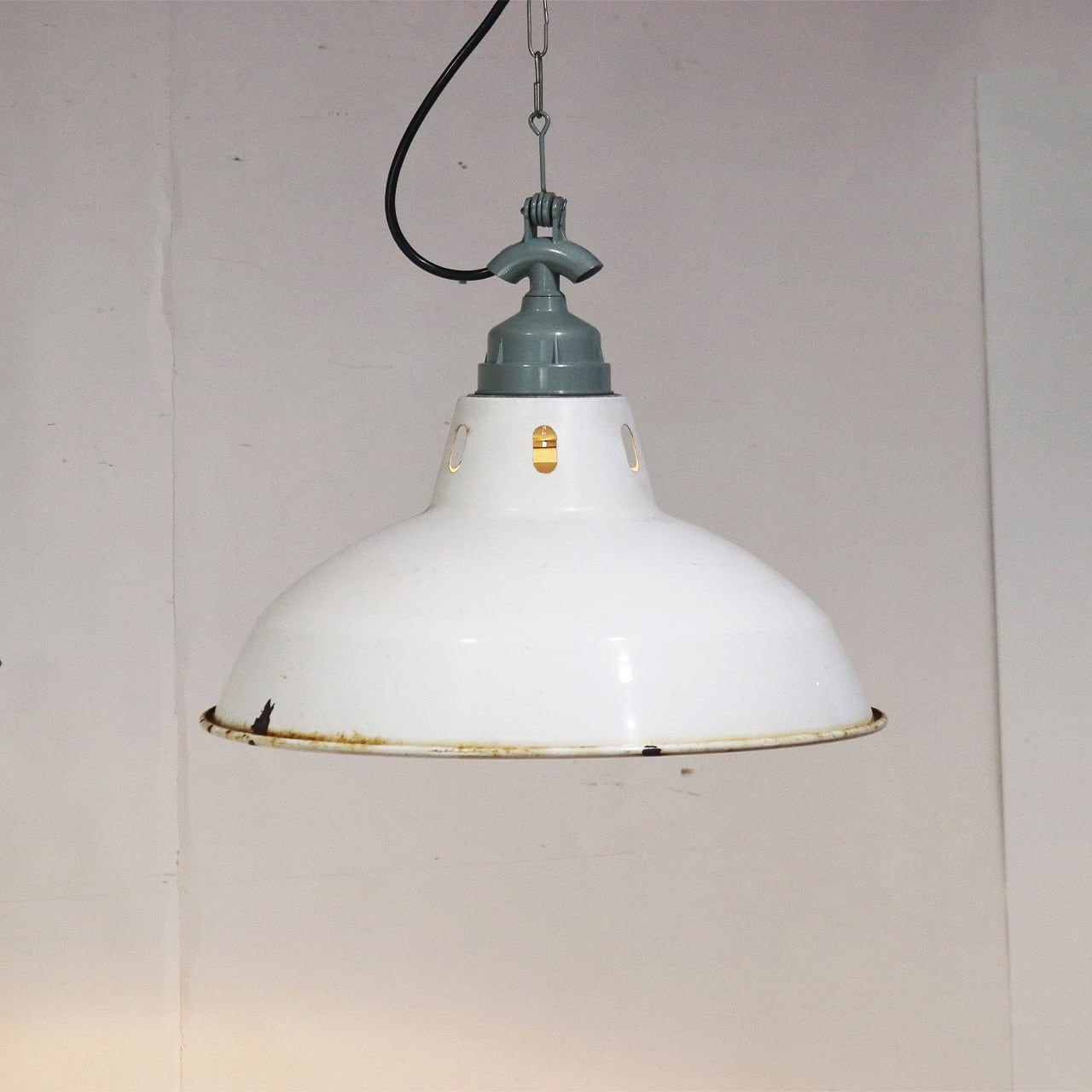 ヴィンテージ 琺瑯 照明 ホーローペンダントライト ランプ 吊り下げ インダストリアル 白 ホワイト/PJK29215
