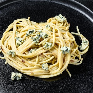 フランス産 フルム・ダンベール AOC ブルーチーズ クランブル 300g｜すぐ使える・マイルド｜グラスフェッド Fourme d'Ambert AOC Blue Cheese Crumble 300g – Ready to Use | Mild & Creamy | Grassfed