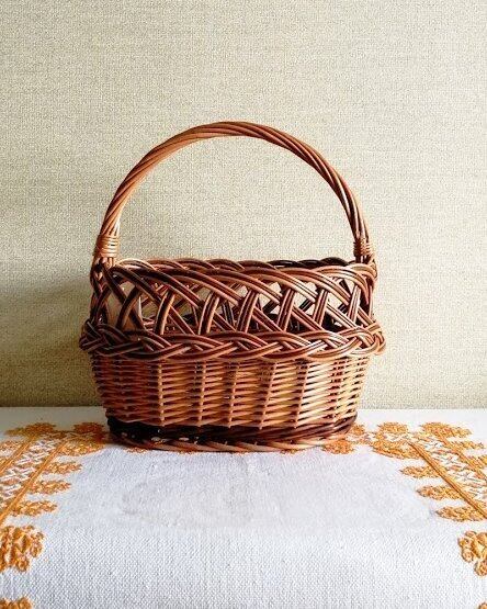 チェコの柳のバスケット