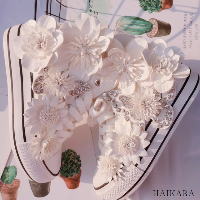 Three-dimensional floral design sneakers