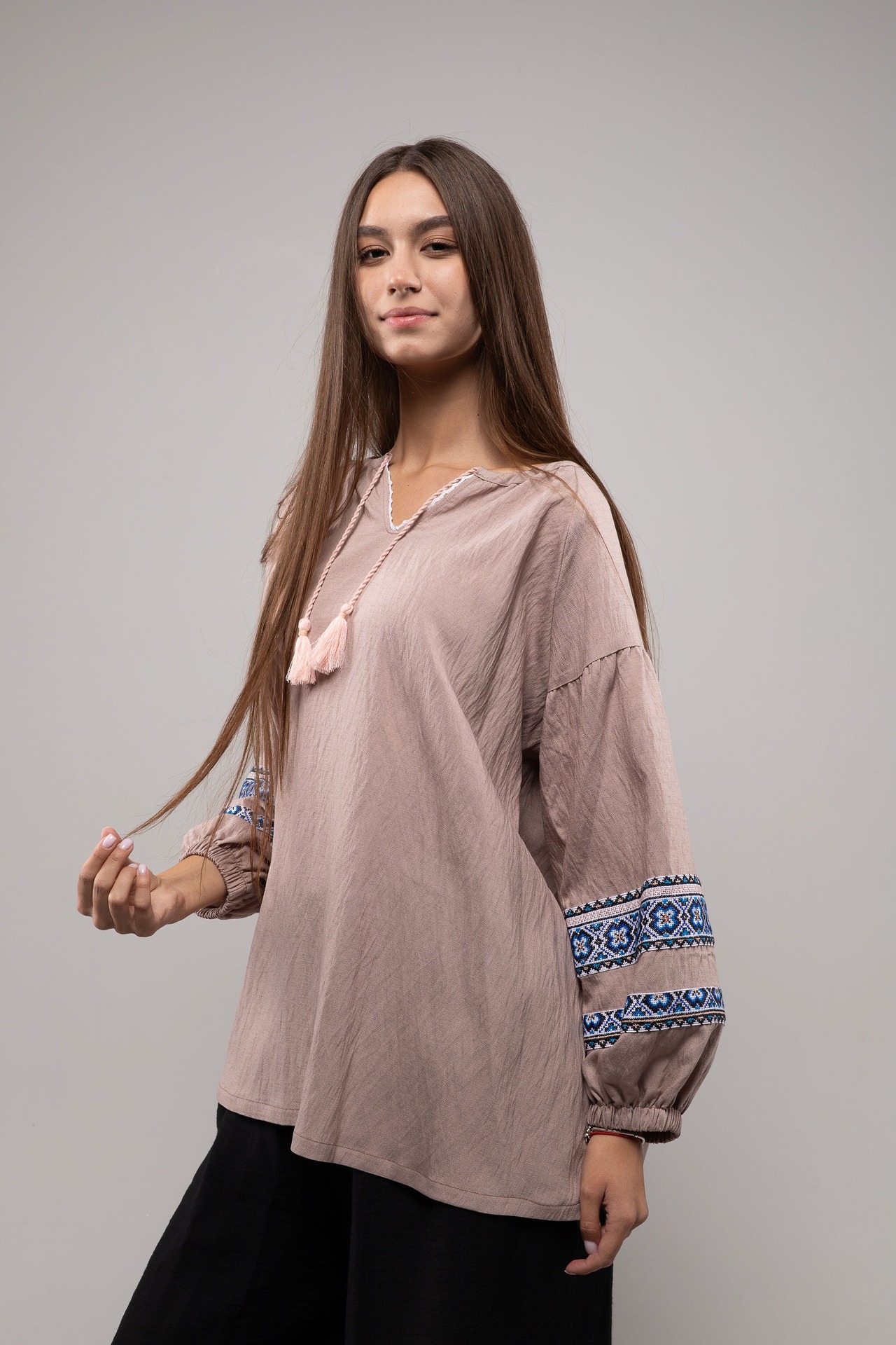 ウクライナ刺繍ヴィシヴァンカ クロスステッチ　手刺繍　ブラウス　麻　レディース・フリーサイズ - 6