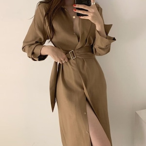 【送料無料】 ワンピース シャツワンピース シャツワンピ  レディース 6色 膝下 長袖 襟付き 前ボタン フロントボタン ハイウエスト iライン ウエストマーク ベルト 無地 シンプル 体型カバー 細見え 着痩せ 春 春服 秋 秋服 大人 カジュアル きれいめ 上品 美人 可憐 フェミニン OL オフィスカジュアル 韓国 人気 20代 30代 40代 50代 ブラウン グレー ブラック グレージュ ホワイト ベージュ