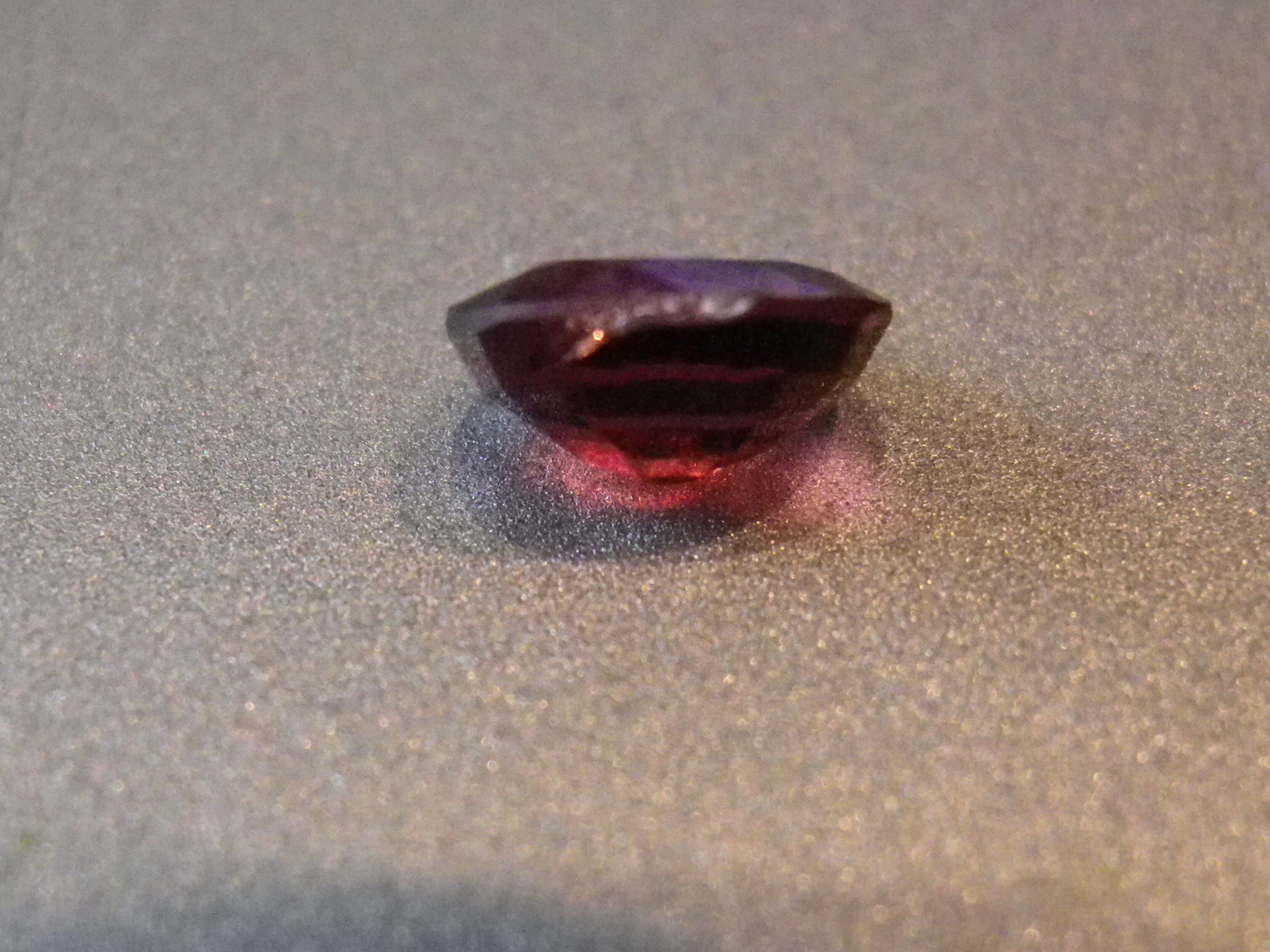 訳アリ品 天然レッドスピネル 0.77ct スリランカ産出 欠け在ります