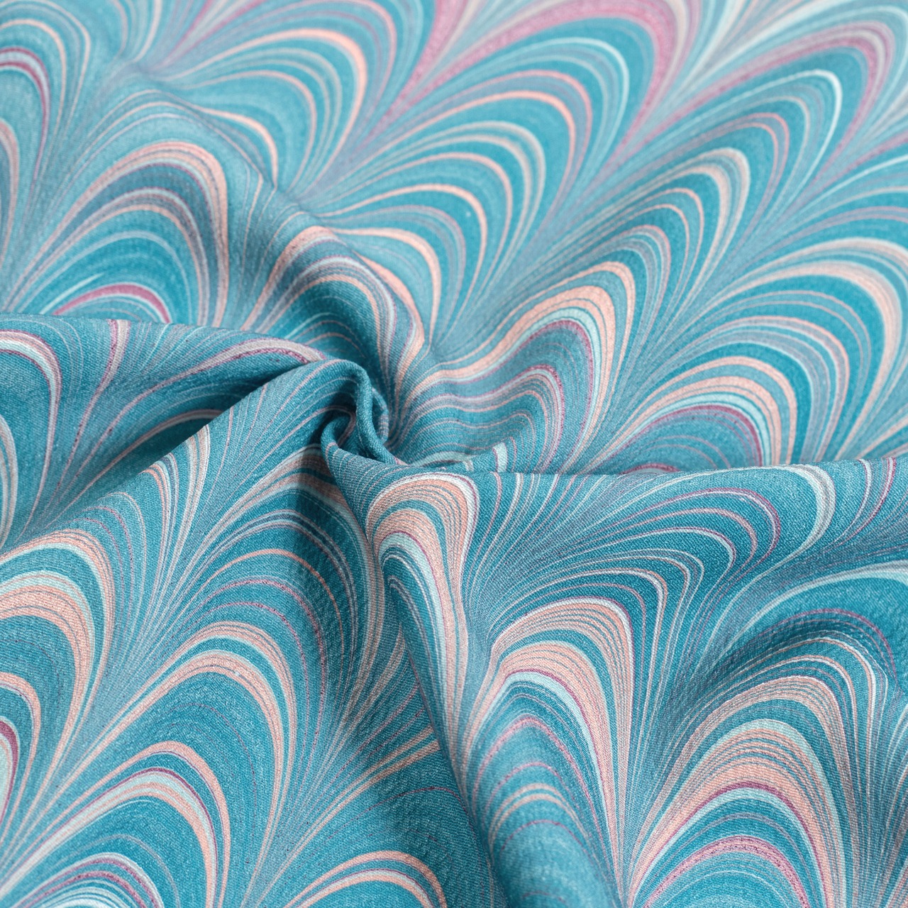 「夜明けの光を纏うドレープのような墨流し」〜洗えるきもの（シルジェリー）〜