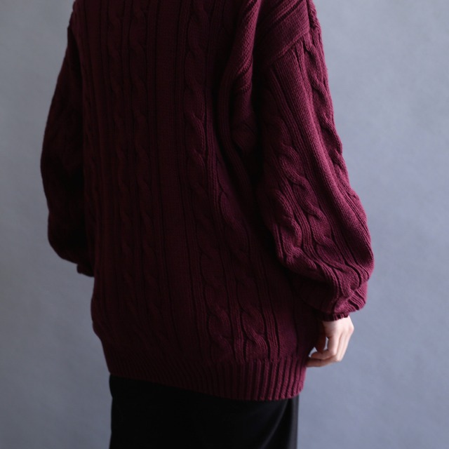 loose silhouette cable knit v-neck school sweater