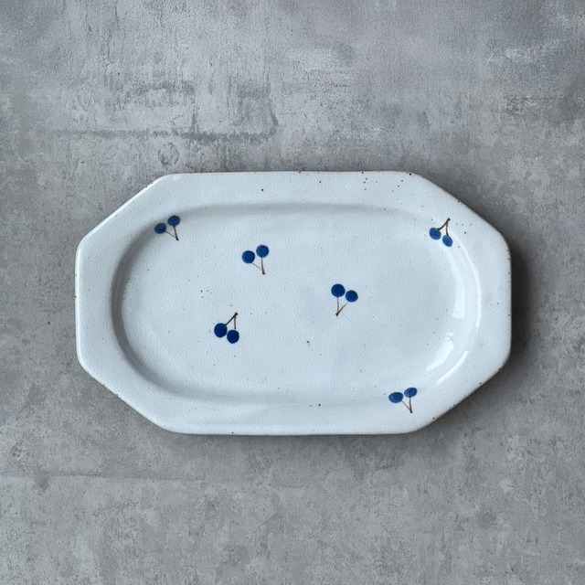 A2504　八角中皿 粉引さくらんぼ