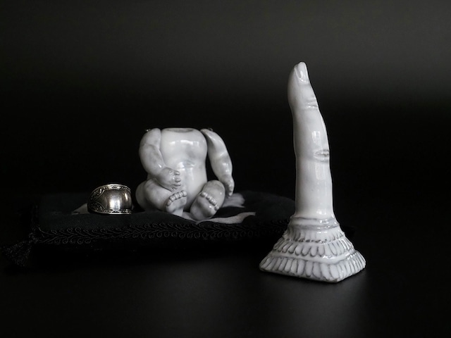 Etrange petite piece 401  指のオブジェ Ⅱ