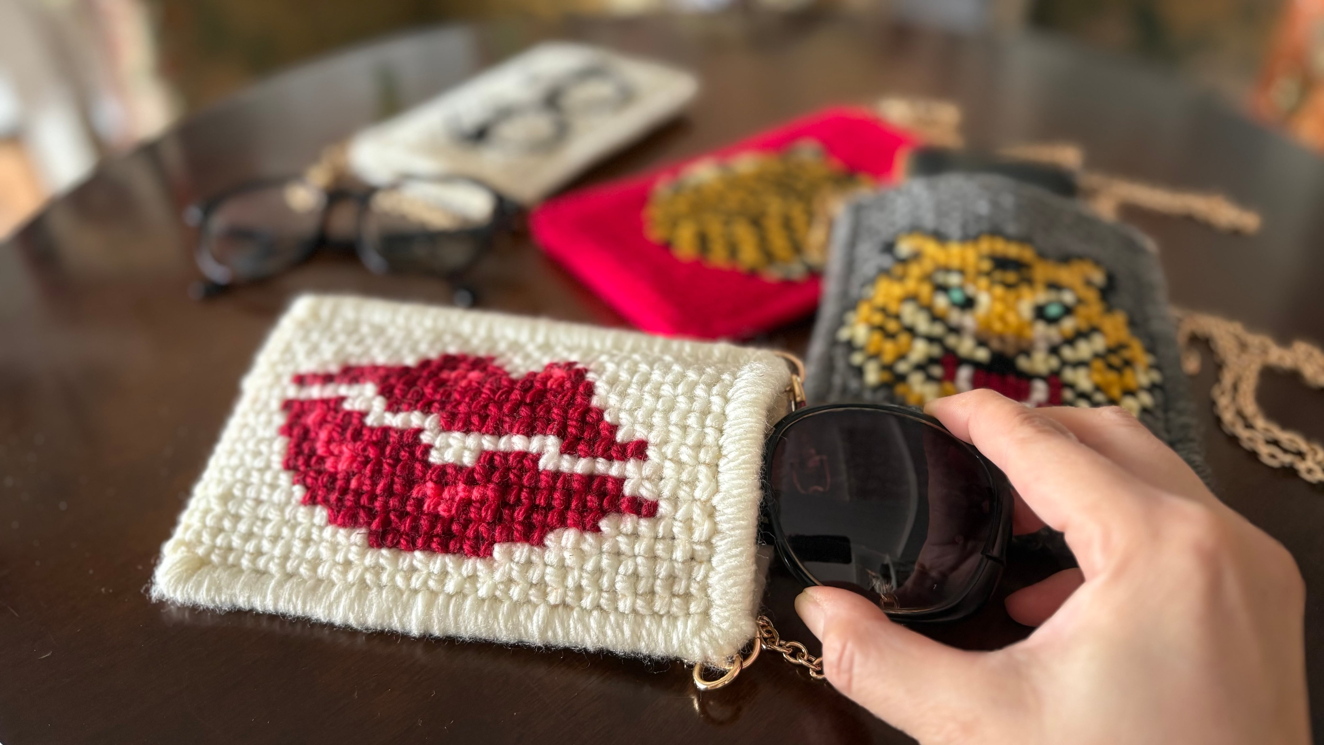 アトリエサガン★ニット　ペプラム　ウール　葡萄(ぶどう)モチーフ　立体刺繍 アトリエサガン☆ニット ペプラム ウール 葡萄(ぶどう)モチーフ 立体