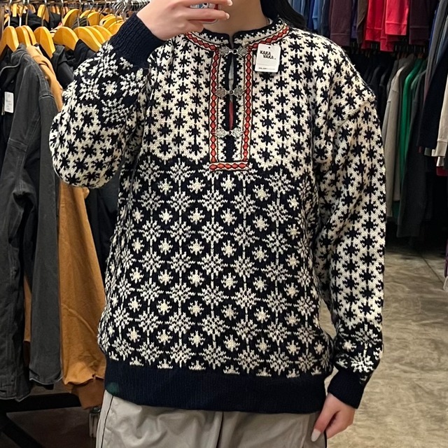 チロリアンニット