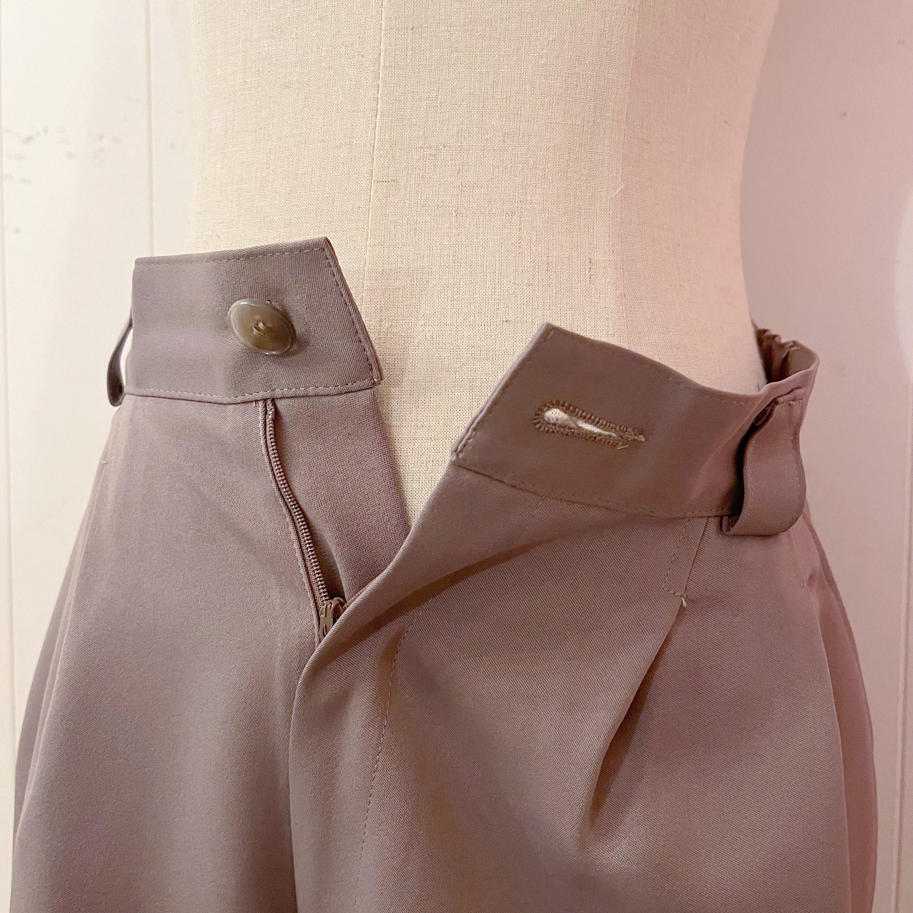 gray beige flare half pants