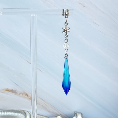 【片耳販売】幻想的な魔法鉱石ミニペンデュラムのピアス　イヤリング　イヤーカフ　蒼