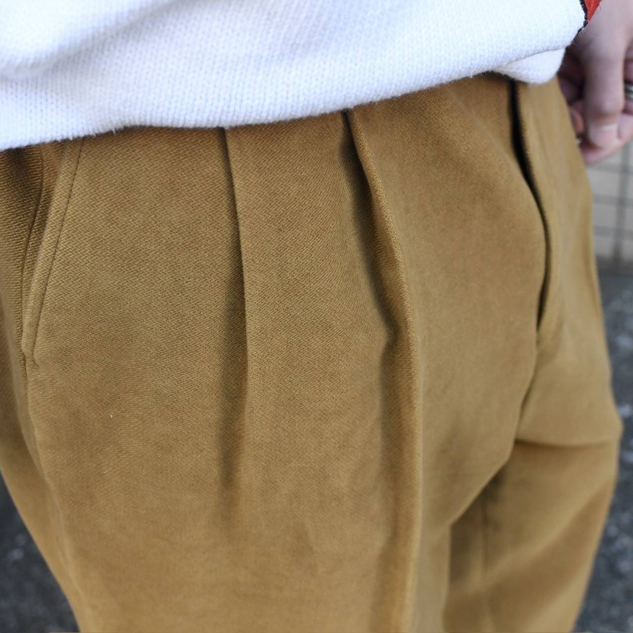 velour 2 tuck wide slacks mustard