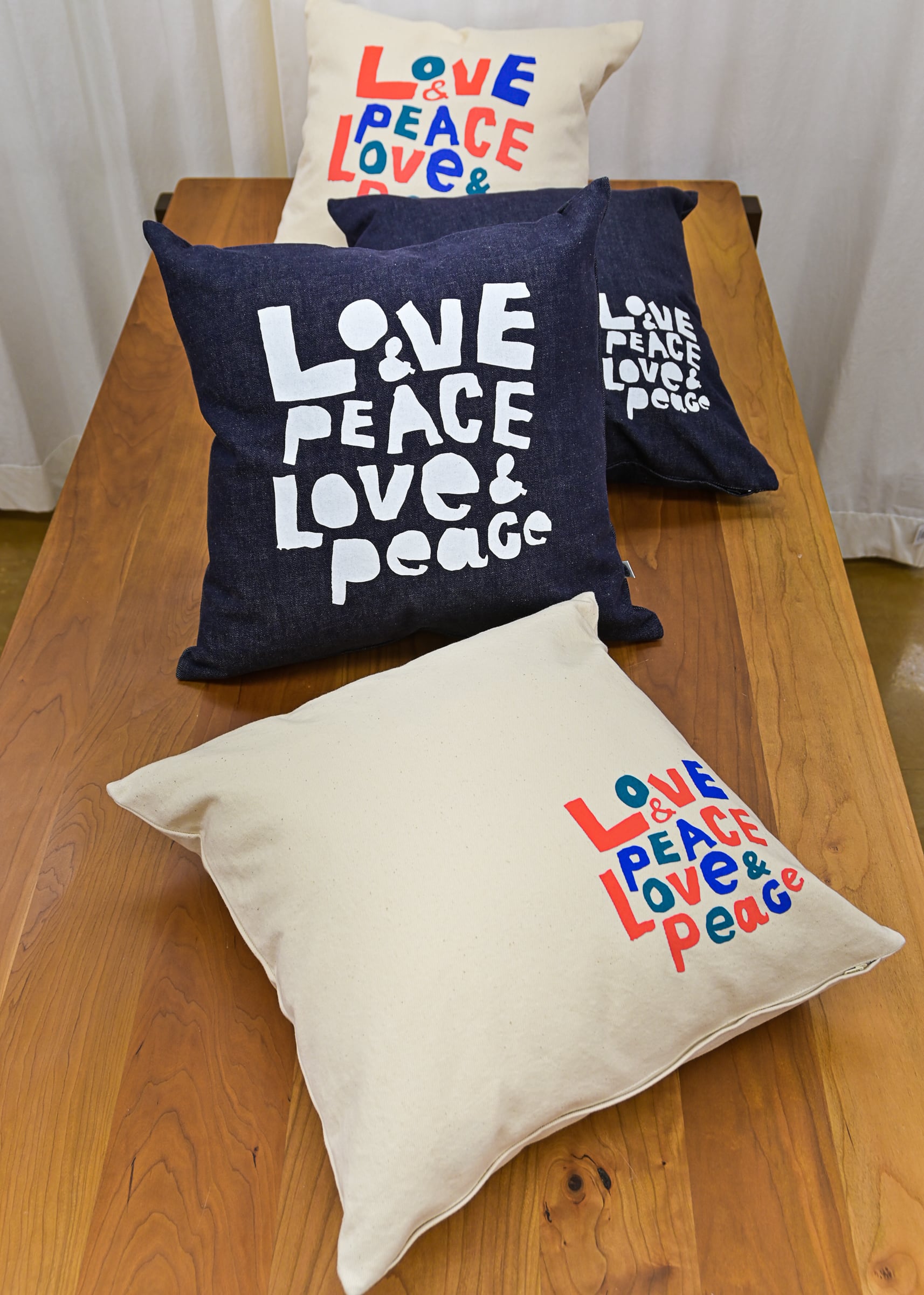 LOVE&PEACEクッションカバーⅣ(インディゴ) | Setouchi DENIM