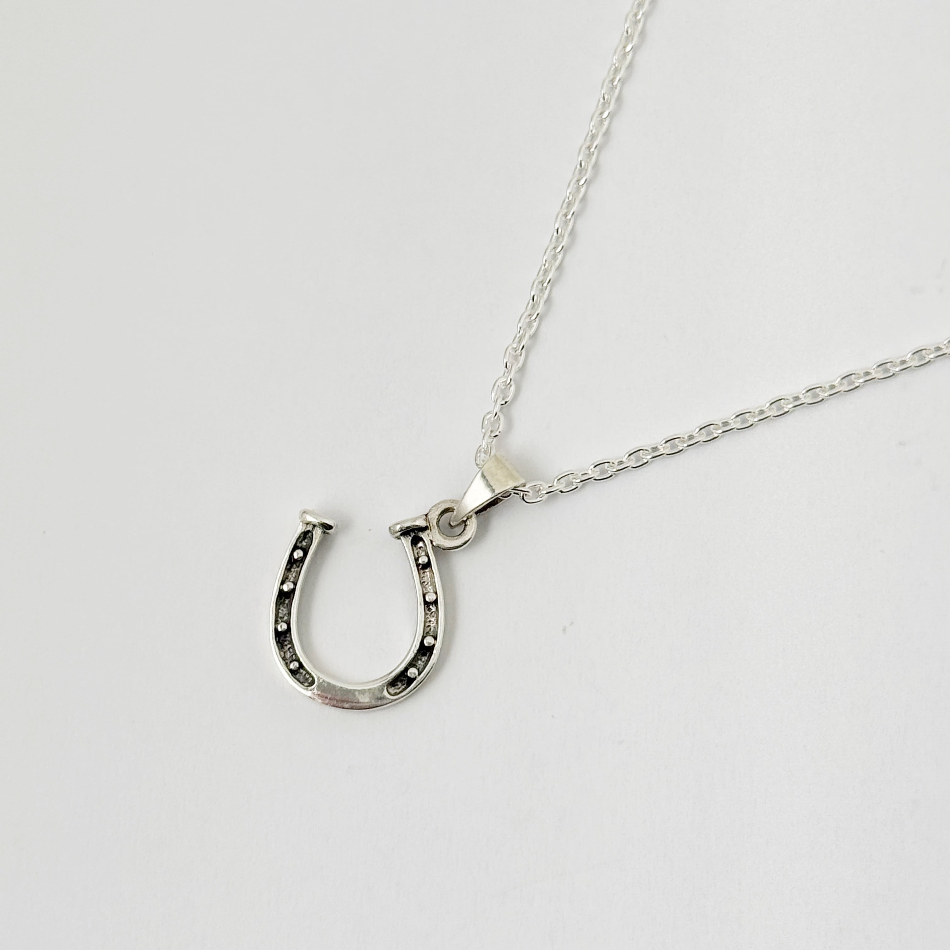 【再入荷】【ラスト1!!!】オキシダイズ 上向きホースシューペンダントL size Silver 馬 蹄鉄 ホース うま