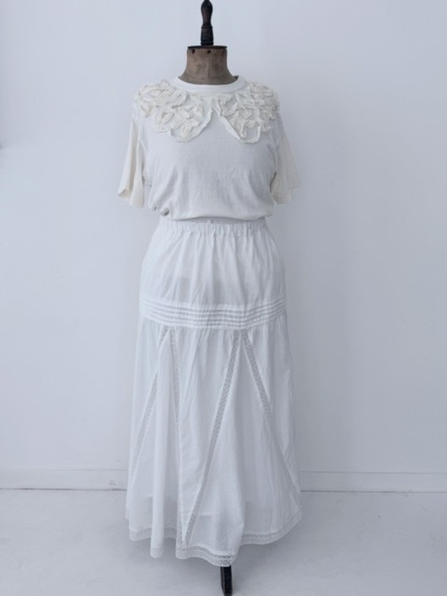 qiri / ribbon collar embroidery Tシャツ