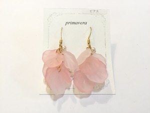 【イヤリング変更可能】primavera ピンクの花びらピアス