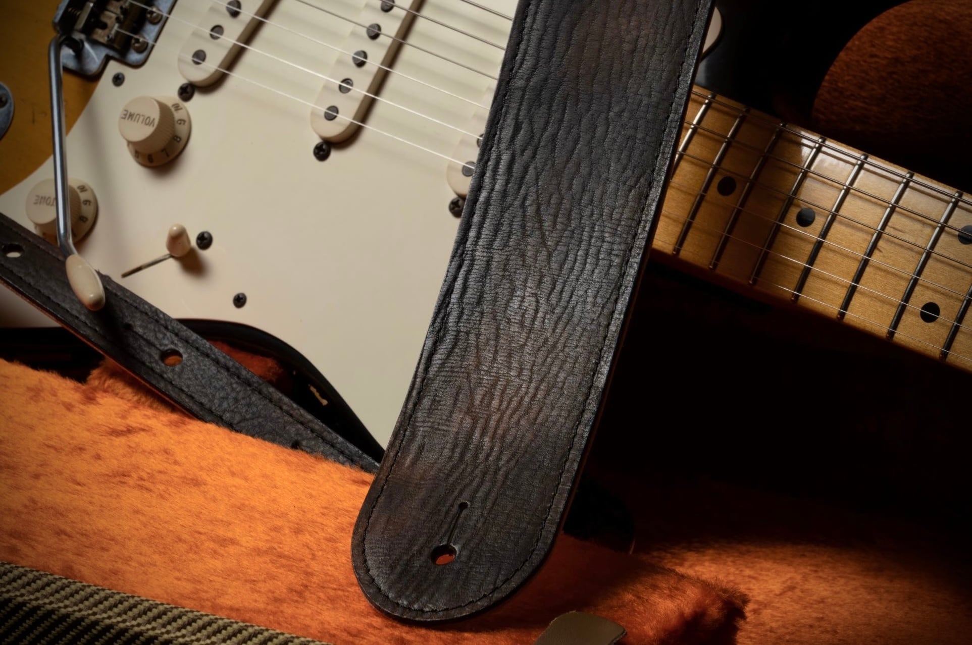 人気激安 新品 Fender フェンダー ギターストラップ エレキ アコギ ベース用