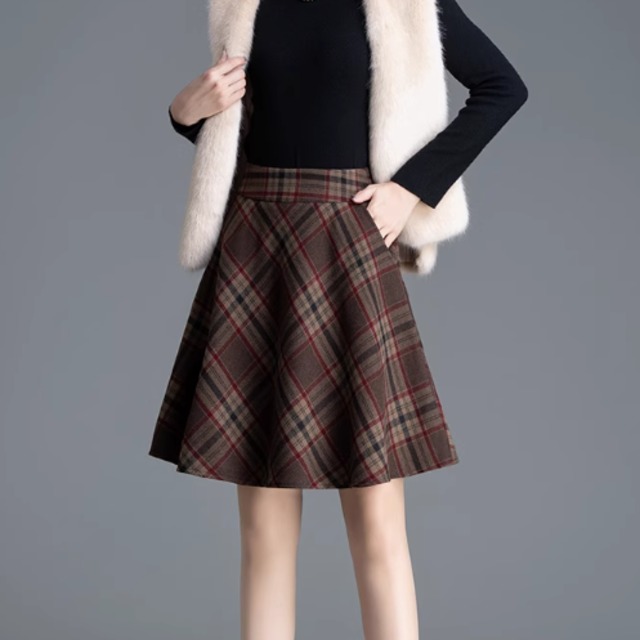 【送料無料】 ミニスカート 2色 冬 ミニ丈 フレア Aライン ファスナー 厚手 裏地 ウール かわいい 大人可愛い きれいめ カジュアル 大人 上品 おしゃれ お洒落 レトロ こなれ感 コンサバ系 ラフ 抜け感 レディライク ガーリー 10代 20代 レディース 女性用 デート お出かけ お呼ばれ 休日 アウトドア お茶会 女子会 授業参観 誕生日会 着回し 普段使い ファッション コーデ スタイル 楽ちん 体型カバー 美脚 脚長 定番 着痩せ 垢抜け