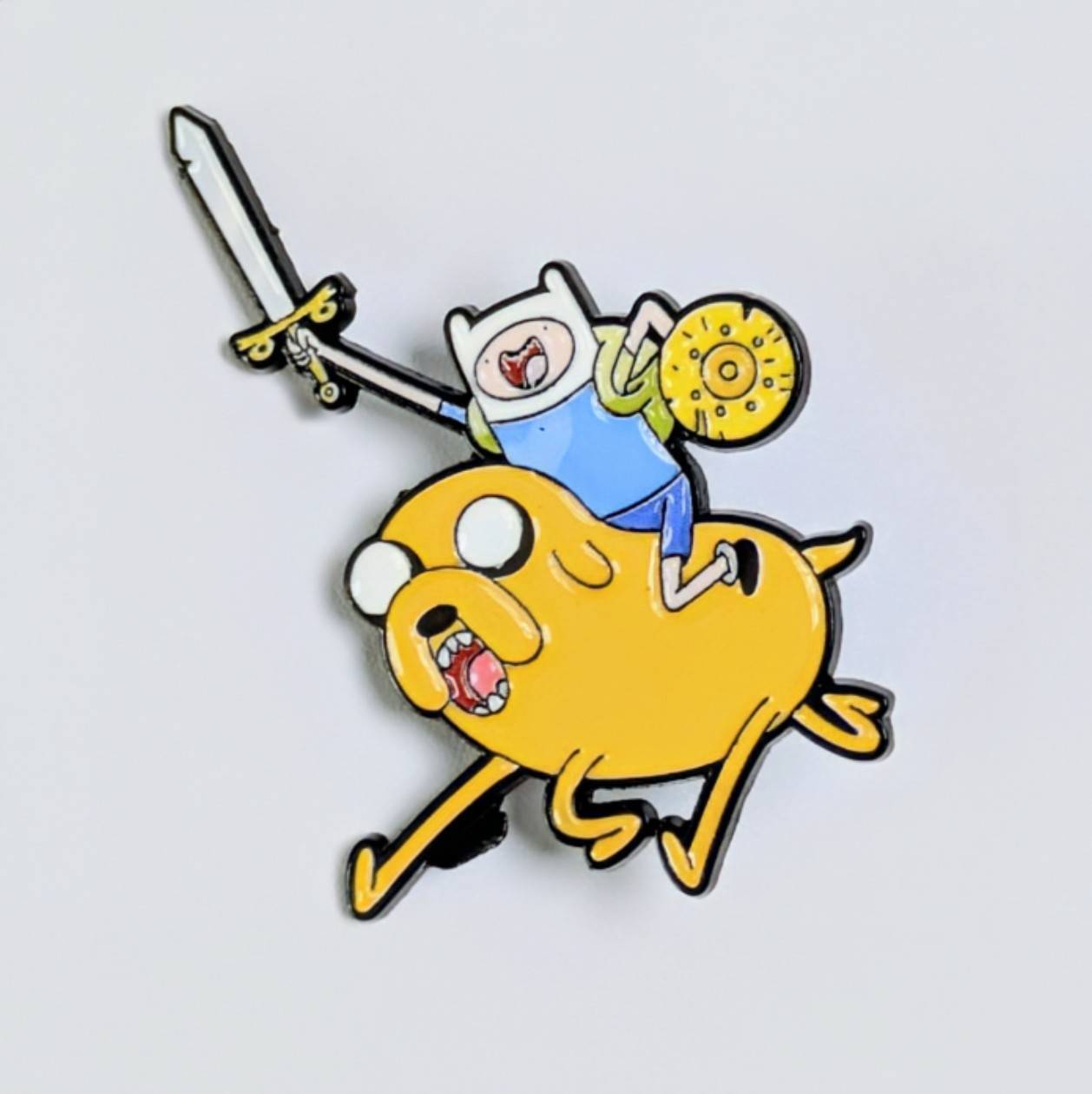 送料無料! ★ピンズ PINS★ピンバッジ 【 Adventure Time ( アドベンチャータイム ) 】フィン&ジェイク 剣 〚アメリカン雑貨 アメトイ〛