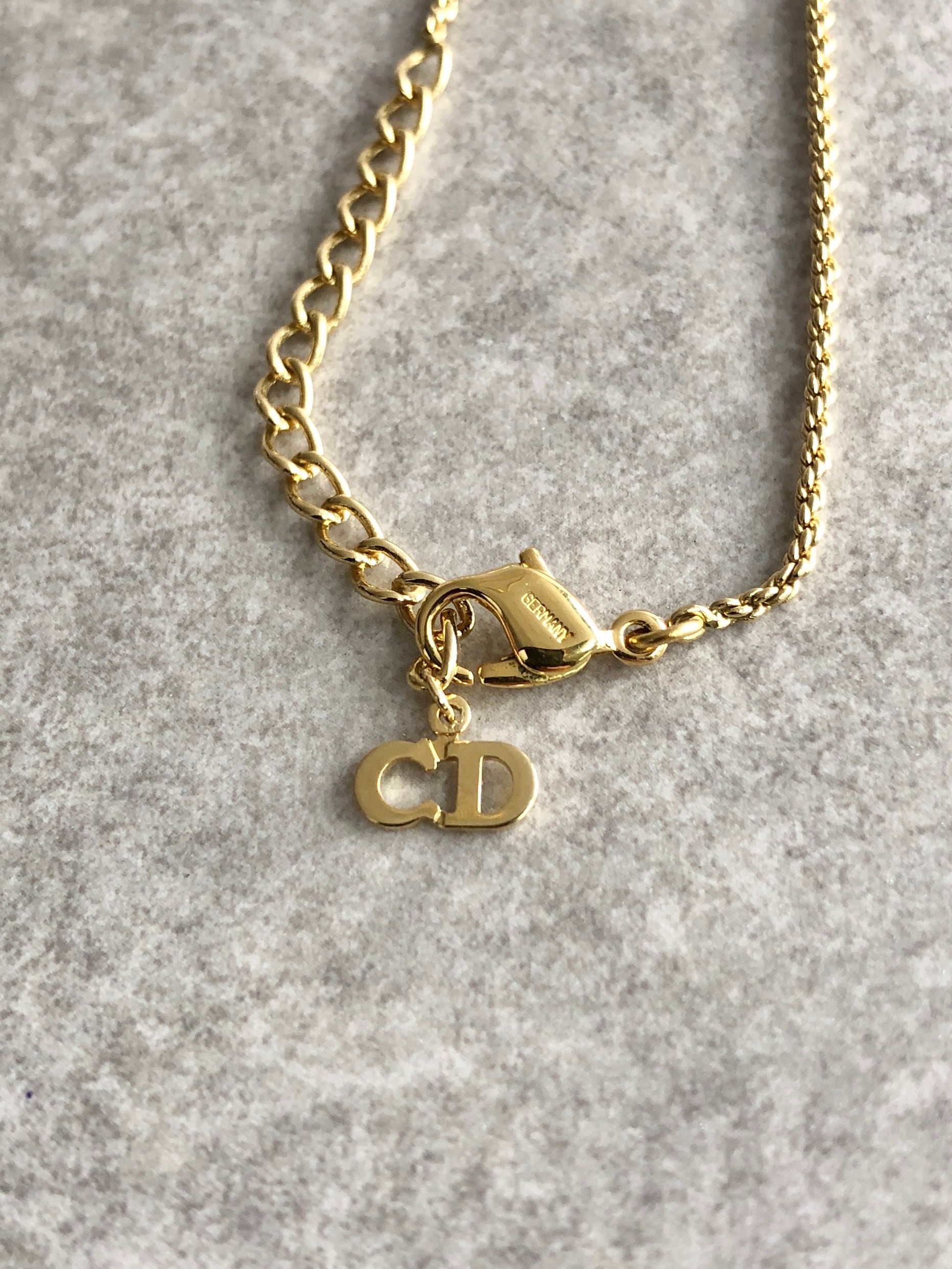 現行品★美品★クリスチャンディオール ロゴネックレス ゴールド レジンパール Christian Dior クリスチャン ディオール ネックレス ゴールド パール