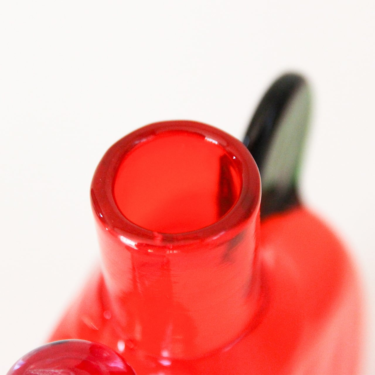 オイバ・トイッカ PomPom Bottle N526 (ヌータヤルヴィ／NUUTAJARVI