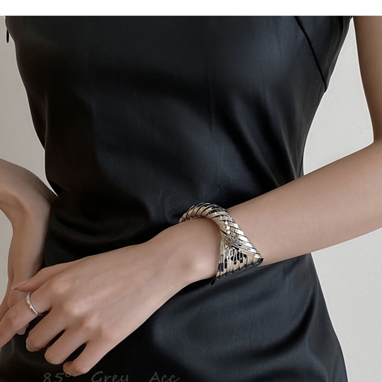 Pattern Silver Bangle Bracelet L00572