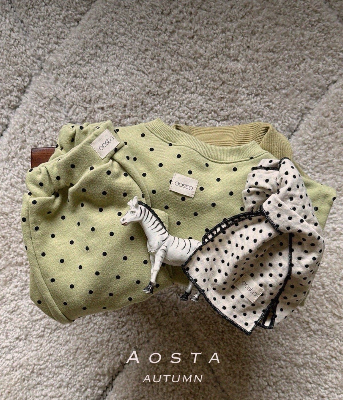 送料無料【予約】/ ドットトントンベスト / aosta