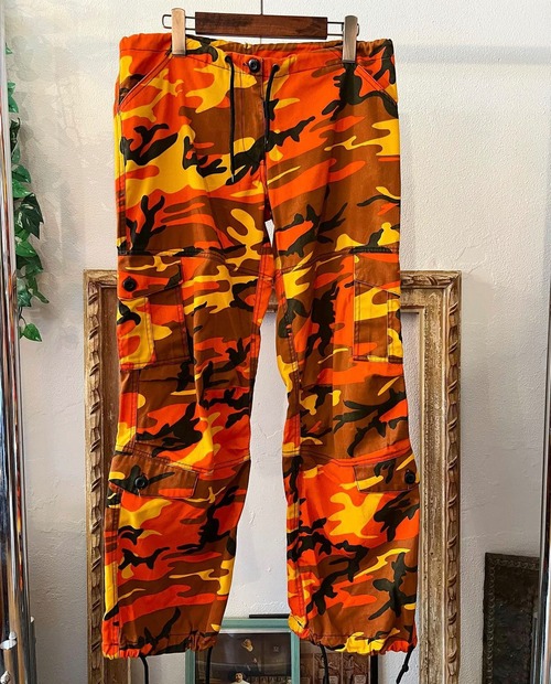 "ROTHCO" orange colour camo low-riser cargo pants