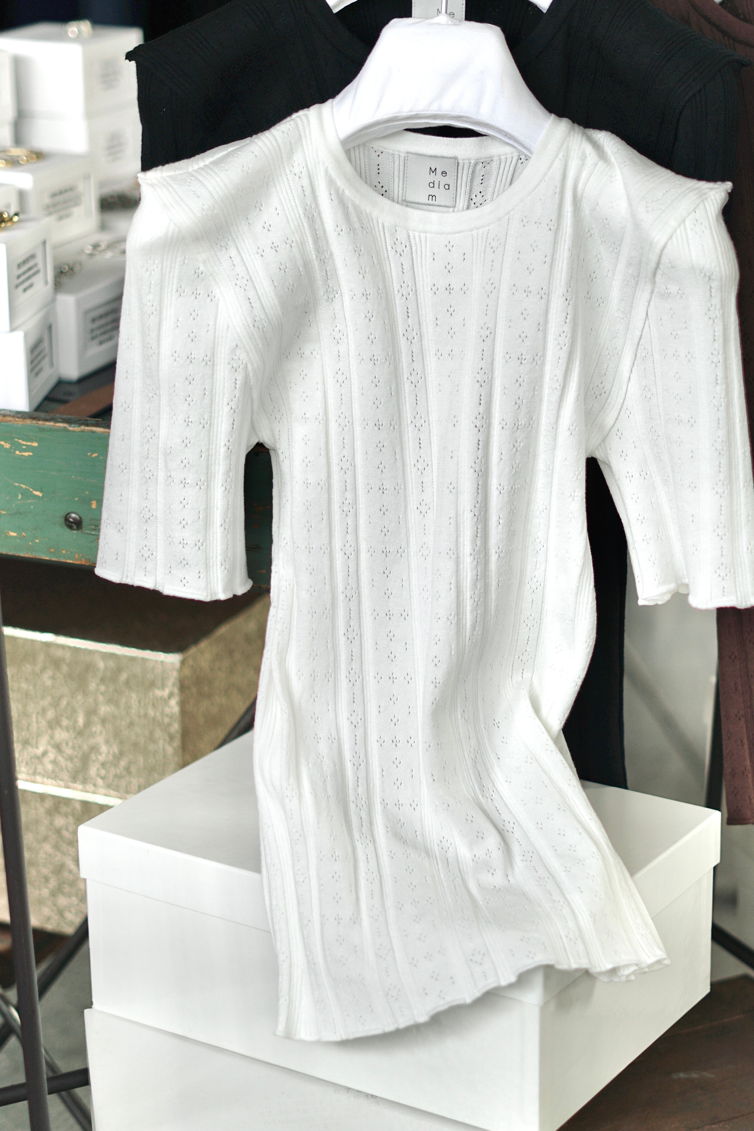 Mediam / Eyelet Shoulder Knit Top ( White , Brown , Black
