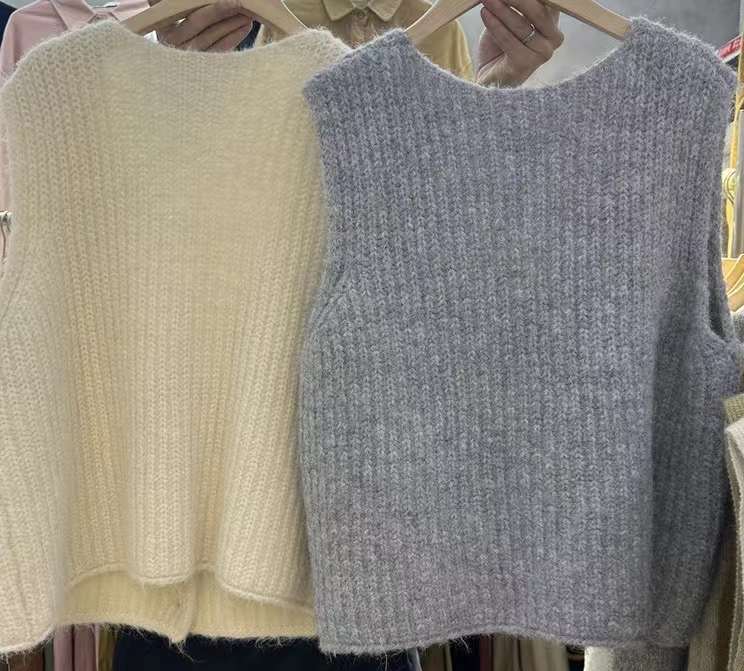 Vネックニットベスト　AJ22231-6100