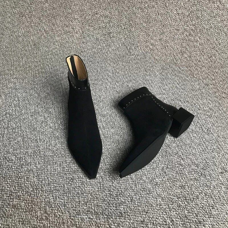 フランスのエレガントなブーツ女性の冬のファッションジッパーリベットデザインスリム弾性尖った綿裏地女性のファッションブーツ