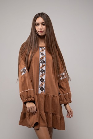 ウクライナ刺繍ヴィシヴァンカ クロスステッチ　手刺繍　チュニック　麻　レディース・フリーサイズ