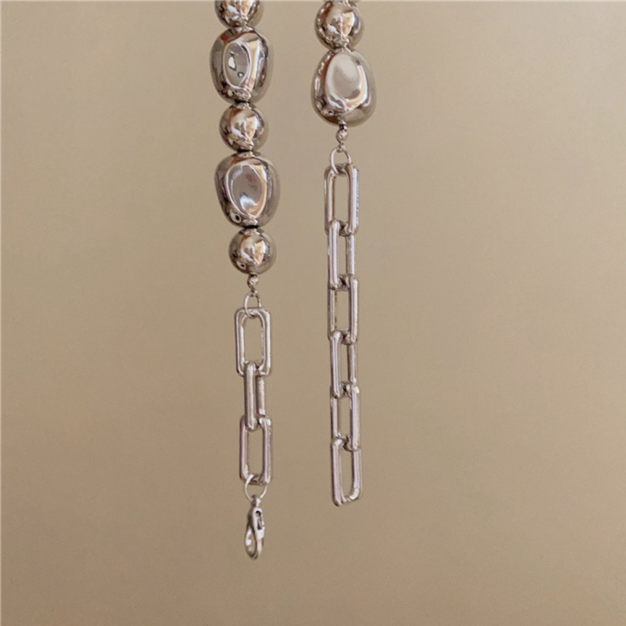 Silver bead necklace (ME442)