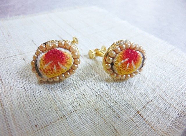 ハンドメイド一点物のハナビラタカラ貝ネックレ・イヤリングのご紹介