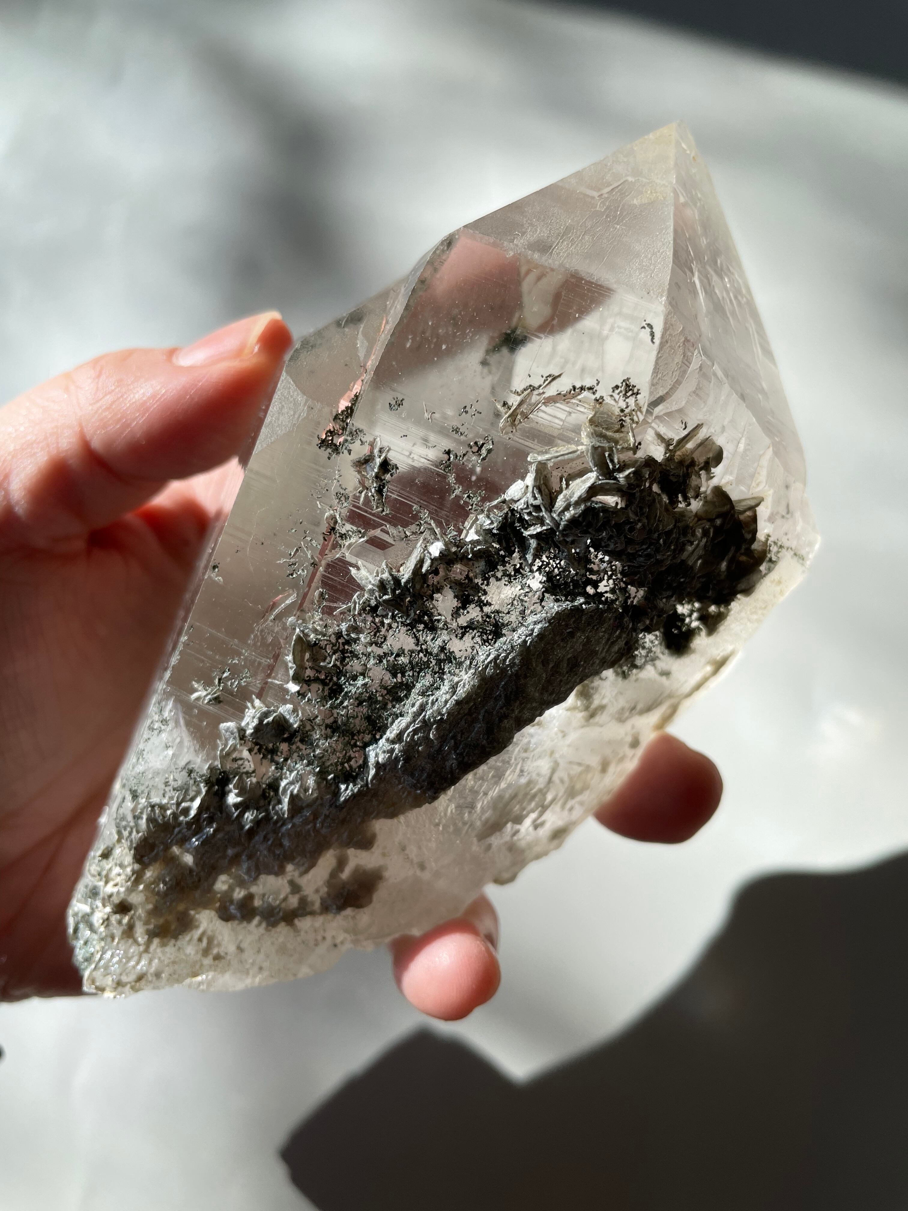 パキスタン　ギルギット　スカルドゥ産　ヒマラヤ水晶　マイカ　アイスクォーツ　クローライト　虹　