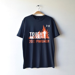 UNDER ARMOUR アンダーアーマー Tシャツ TOUGH MUDDER 2013 FINISHER スポーツシャツ マラソン スポンサー 半袖 古着 @BB0101