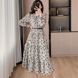 【送料無料】 ロングワンピ マキシ 長袖 Vネック リボン 縫い目 ステッチ 薄手生地 可愛い 大人可愛い きれいめ シンプル カジュアル コンサバ 華やか 大人 上品 おしゃれ お洒落 こなれ感 ガーリー 花柄 オールシーズン シーズンレス レディース 女性用 ママ 20代 30代 40代 デート お出かけ 女子会 お呼ばれ 休日 お茶会 授業参観 着回し 普段使い ファッション コーデ スタイル 楽ちん 体型カバー 定番 着痩せ ホワイト 大人カラー