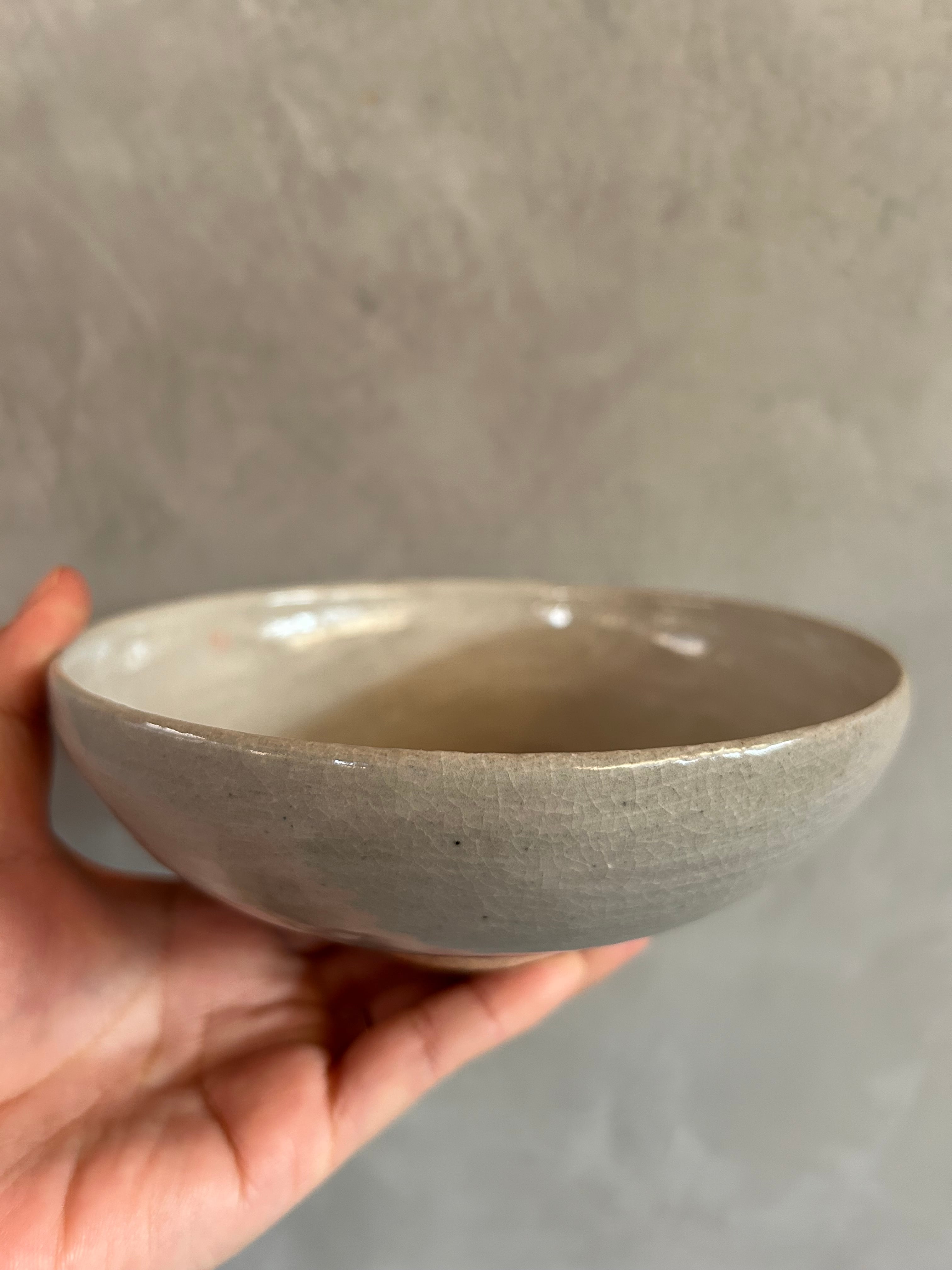 龍峰窯陶印いり丸紋24×24の角皿です 龍峰窯陶印いり丸紋24×24の角皿です 波佐見焼 福峰窯 点格子 渕取角皿