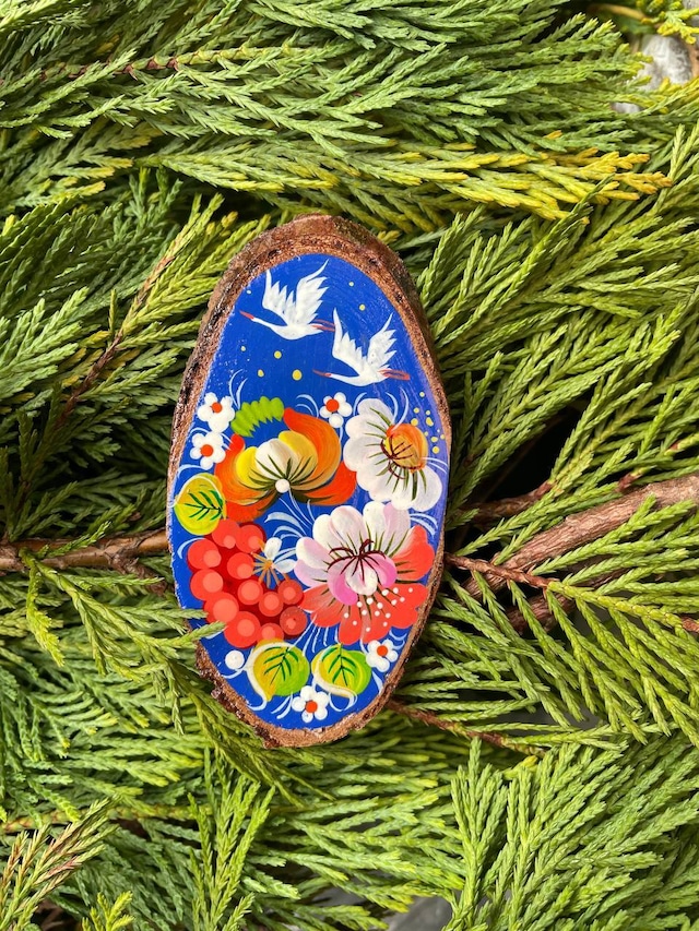 ウクライナ伝統絵画 ペトリキウカ塗り 木製ブローチ（ホメンコ作）