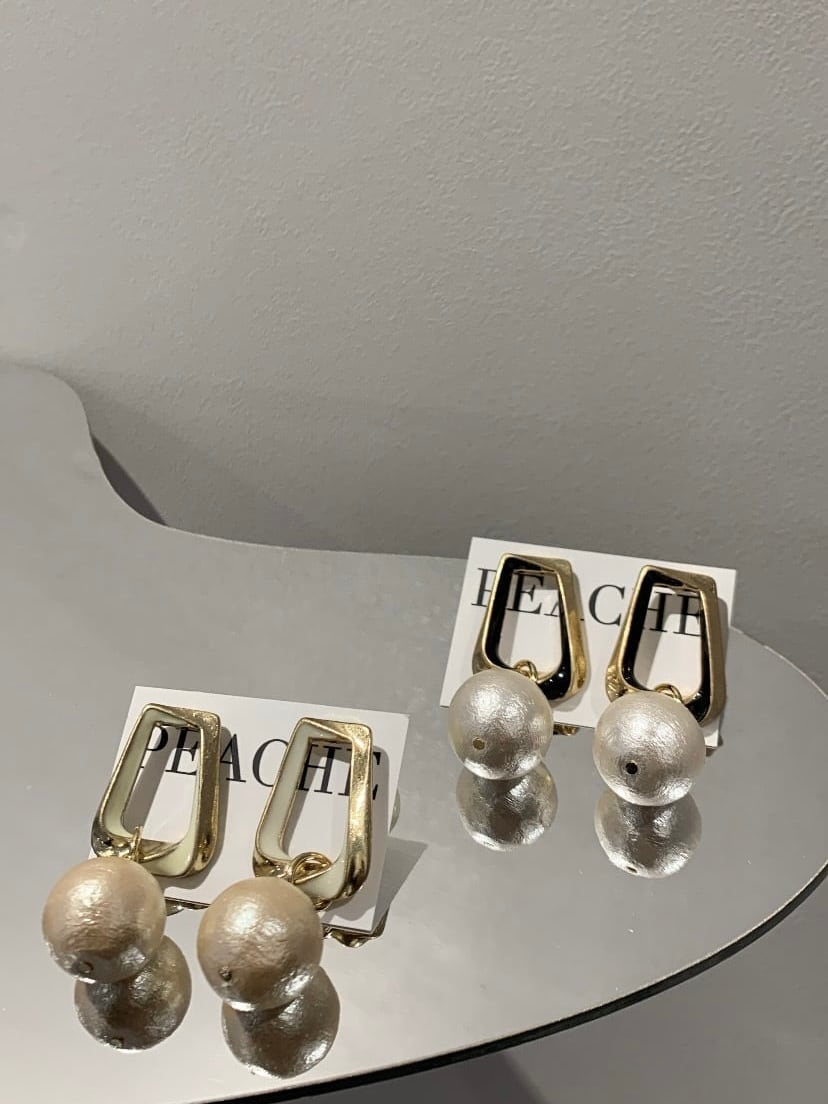 vintage style pearl pierce